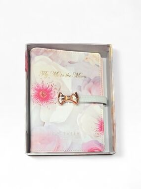 🌸 Ted Baker Passport Holder – New in Box 🌸